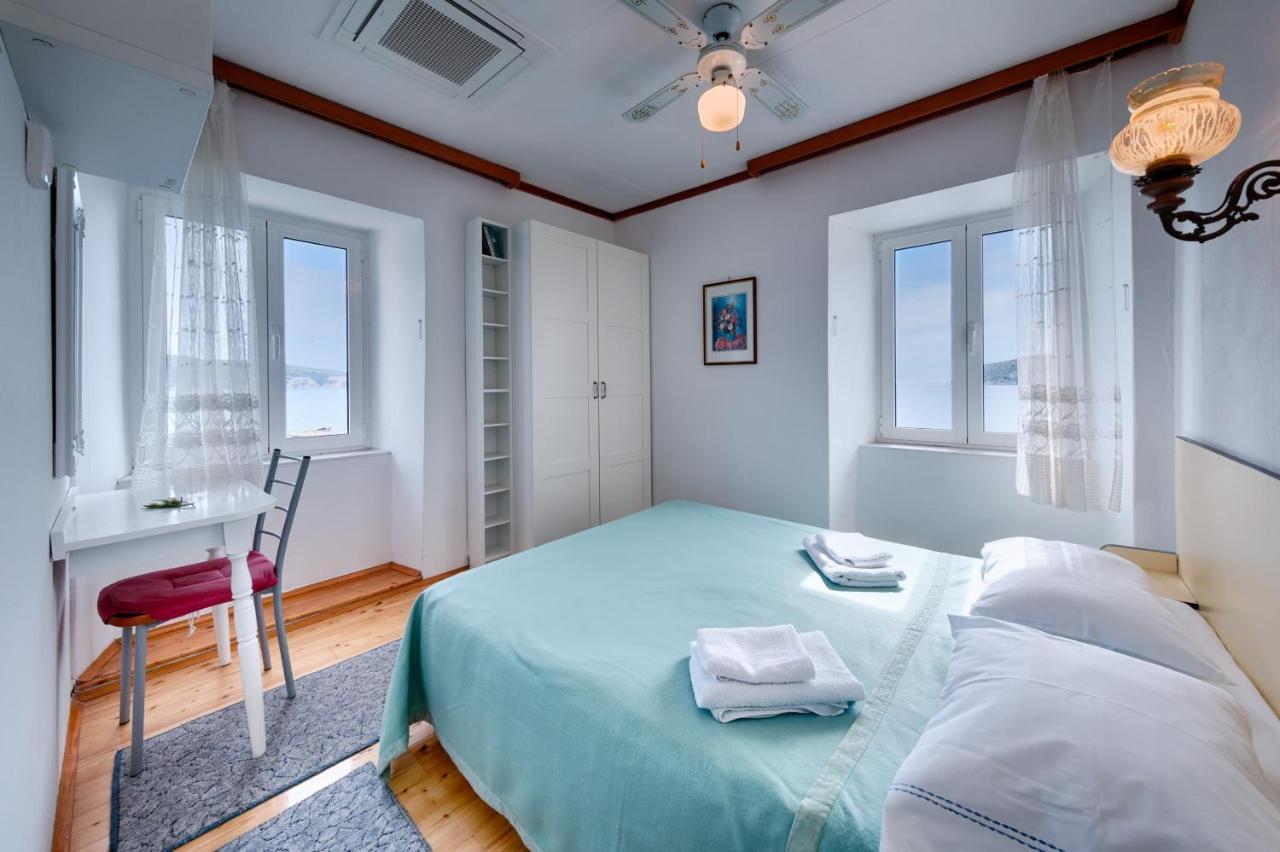 Apartments And Rooms By The Sea Komiza, Vis - 2431 Экстерьер фото